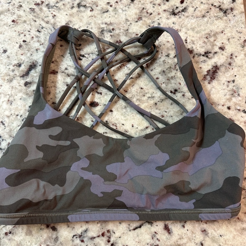 NEW LULU LEMON CAMO SPORTS BRA SIZE 6